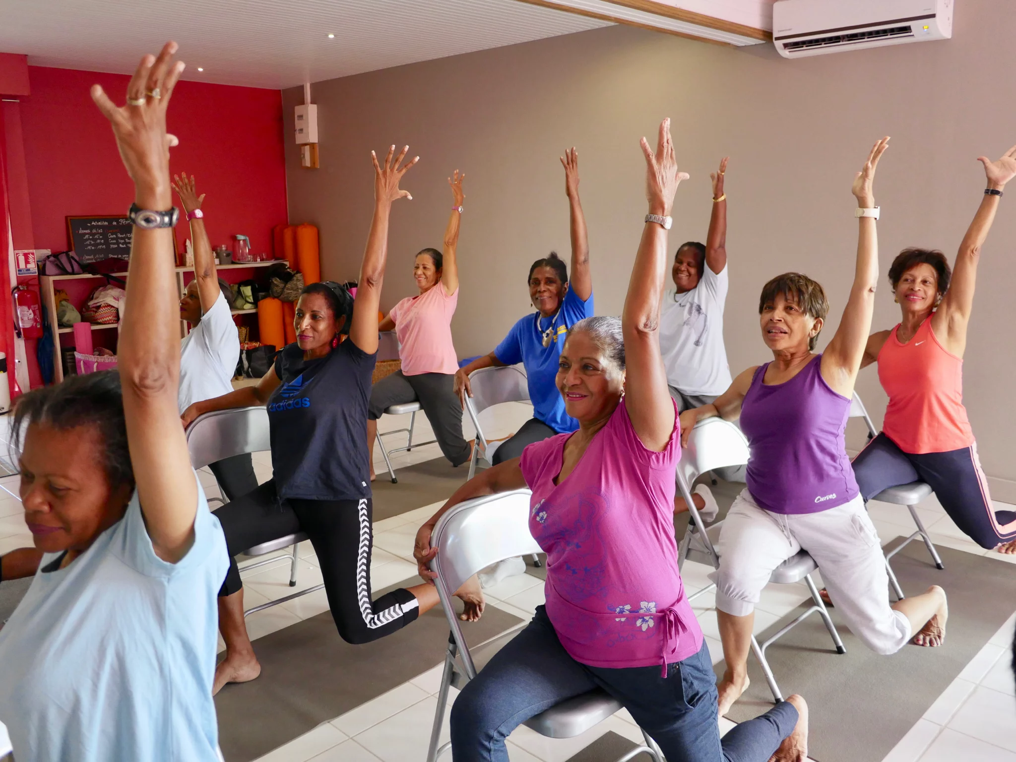 Cours de Yoga sur chaise - Senior - Centre Yoga Life West Indies - Martinique Lamentin Schoelcher
